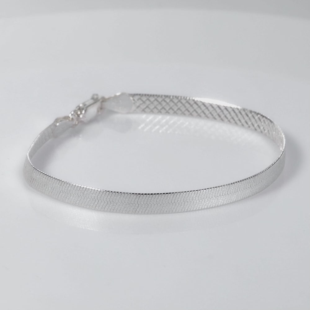 Load video: 925 Sterling Silver Italian Sleek Bracelet 7 Inches For Women